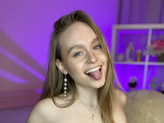 camgirl playing with dildo BonnyWalace
