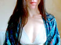 Beschreibung für Personen über 30: Ich bin Tierärztin, ichliebe es zu kochen und Kuchen zu backen. Ich bin freundlich, ausgeglichen und weiß, wie man sich benimmt. Und Kopfschmerzen habe ich nie {puścić oczko}Beschreibung für Jüngere: Ich tanze gerne, mache Quatsch, kippe ein Bier in 3 Sekunden und kann die ganze Nacht durchvögeln.