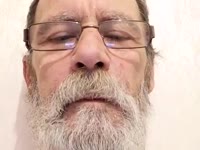 Bonjour les amours ! Je suis un mec simple qui aime avant tout s’amuser avec vous. Je ne me prend pas au serieux et ne me vante pas d’avoir un super sexe !!! J’adore les hommes et les femmes jeunes et moins jeunes, les petits et les gros seins ainsi que les belles bites et les jolies fesses (bref tout ce qui fait l