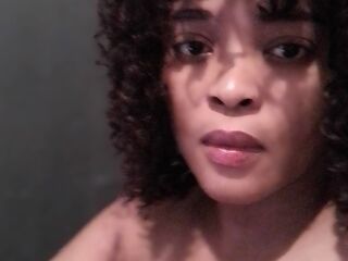 camgirl showing pussy DelicateDiamond