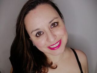 camwhore masturbating with dildo AdelaAlbaNatural