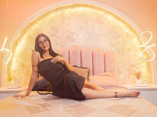 cam girl masturbating with vibrator AishaCarpenter