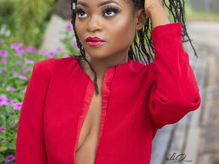 camgirl masturbating with dildo AmaAmivie