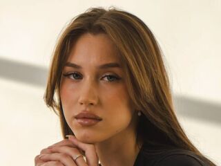 camgirl shaving pussy AmelinaBrauberg