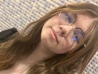 camgirl playing with sextoy AminaBlooms