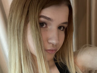 hot cam girl masturbating with sextoy AraPosey