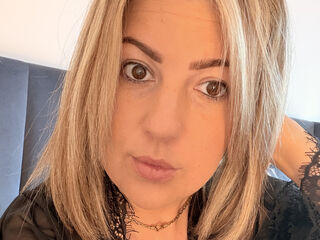 hot webcam show BelleWarick