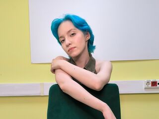 beautiful cam girl BlissBelow