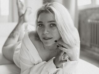 topless cam girl BreanaAlosta