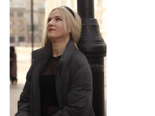 naughty cam picture CarinGoodwin