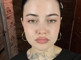 camgirl showing pussy CarmenFurmanik