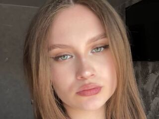 naked webcamgirl photo CarylonPreis