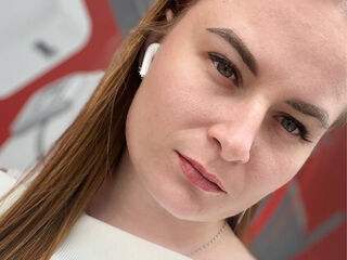 naked cam girl masturbating with dildo ElenaMaeer