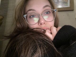 naked girl with cam fingering EmilyLoven