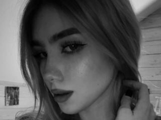 naughty camgirl fingering shaved pussy EmmaBlond