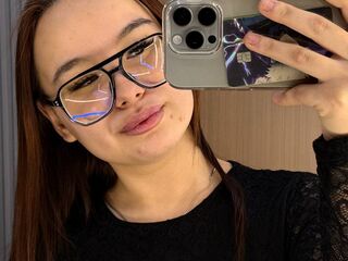 camgirl showing tits EvaCutten
