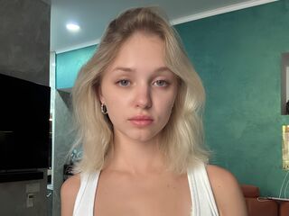 camgirl playing with sex toy EveMorrison