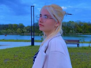 cam girl playing with vibrator FredericaMittag