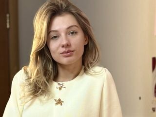 fingering webcamgirl IllaLafleche