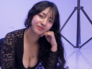 camgirl masturbating with vibrator IsabellaBot