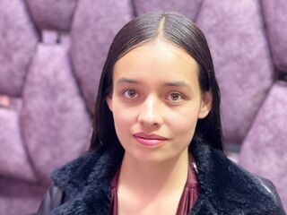 naughty cam girl fingering pussy IssaMontenegro