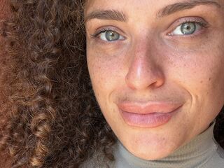 hot cam girl masturbating with vibrator IvanaRoss