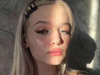 hot cam slut KianaStark