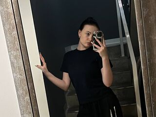 adult webcam chatroom KiraBentley