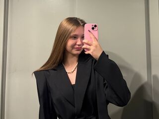 naked camgirl masturbating with dildo KrissyChidester