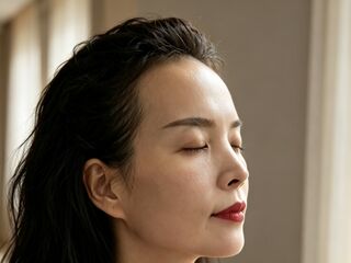 camslut spreading pussy LIliChang