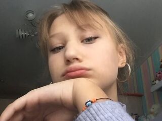 naughty camgirl masturbating with vibrator LakeeshaBrimmer