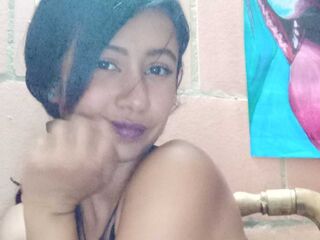 fingering girl LauSommers