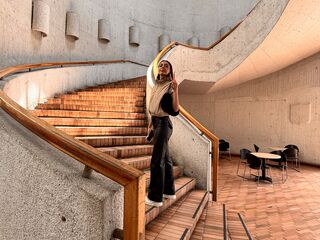 naked cam girl masturbating with vibrator LauraSnok