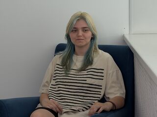 webcam strip tease show LauriMagnie