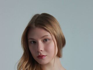 camgirl masturbating with sex toy LavonAllara