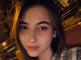 nude camgirl picture LeiaFrost