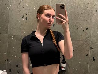 camwhore masturbating with dildo LessieNunz