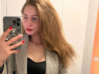 live webcam performer LillieMann