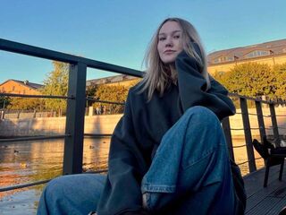 cam girl spreading pussy LillyStill