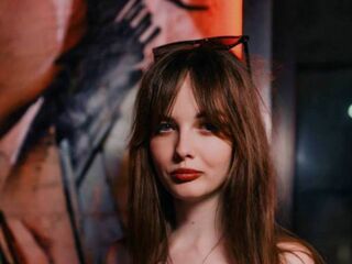 camwhore masturbating with vibrator LisaDrake