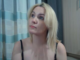 cam girl showing tits LyndaHuppenbauer