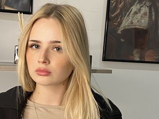 masturbating camgirl MarnieRhyner