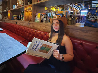 naked camgirl masturbating with dildo MelanyCol