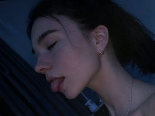 camgirl masturbating with dildo MelbaStraub