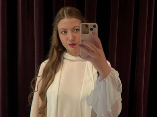 naughty camgirl fingering shaved pussy MeridethYaffe