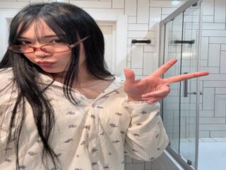 camwhore shaved pussy MilaEva