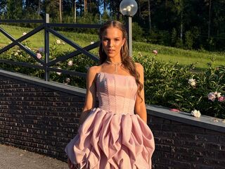 girl topless MirianaFarris