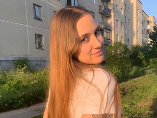 naked camgirl fingering pussy NatashaBoom