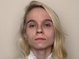 hot cam girl fingering shaved pussy PoulaShade