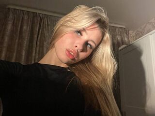 topless webcam girl RowanBellamy